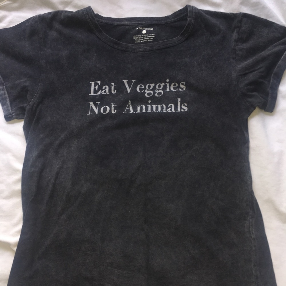 Grey shirt, pro-vegan🥦